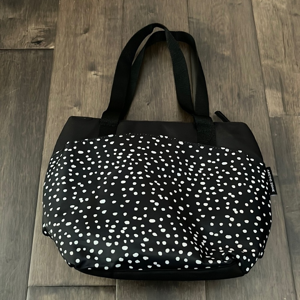 Arctic zone women’s lunch bag, front pocket inside zipper compartment​​​